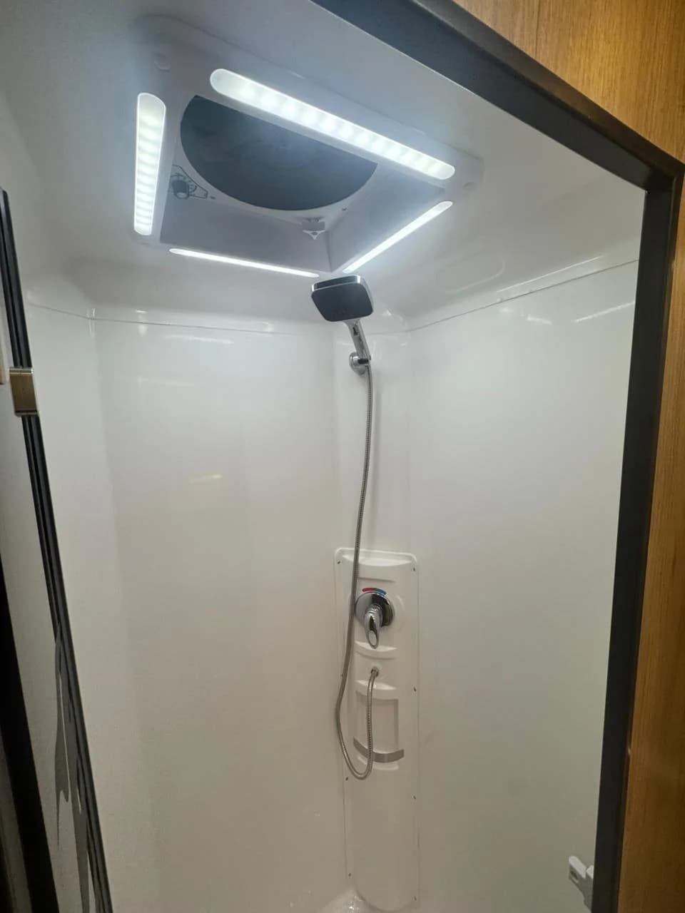 Aura 870 - Interna 44