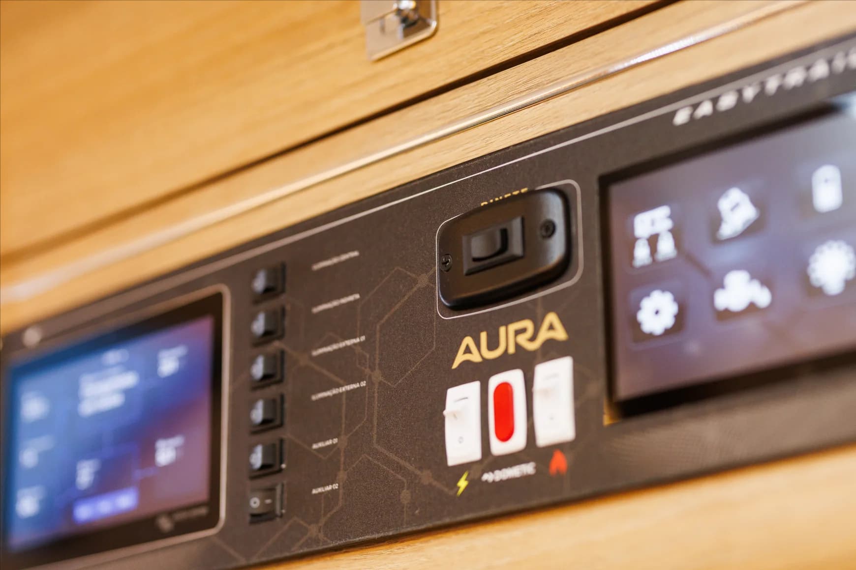 Aura 870 - Interna 33